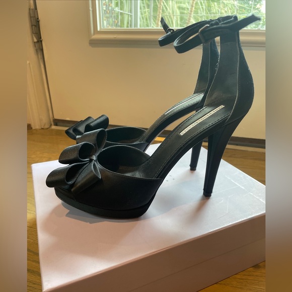 Vera wang black satin heels with bow - Picture 3 of 8